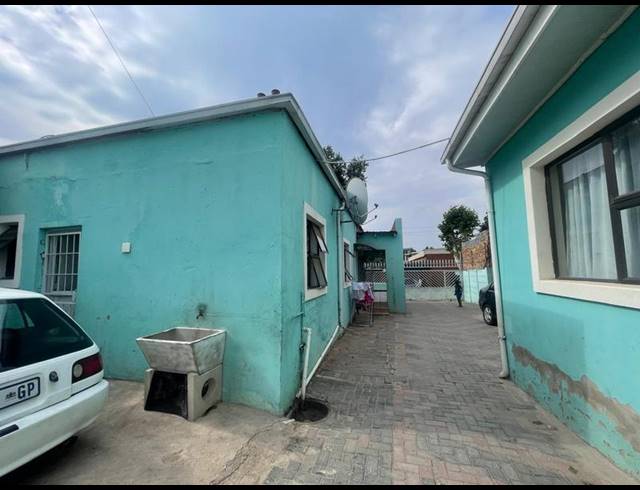 9 BEDROOM HOUSE FOR SALE IN TURFFONTEIN